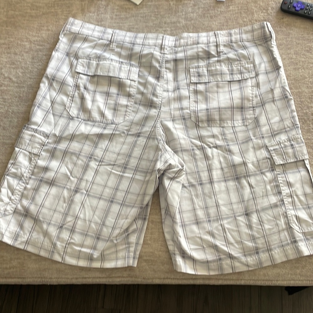 Lee Dungarees Cargo White & Gray/Blue Plaid Shorts 42 - Picture 3 of 8